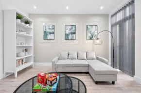 Luxury 5 Bedroom & Free Parking & Netflix